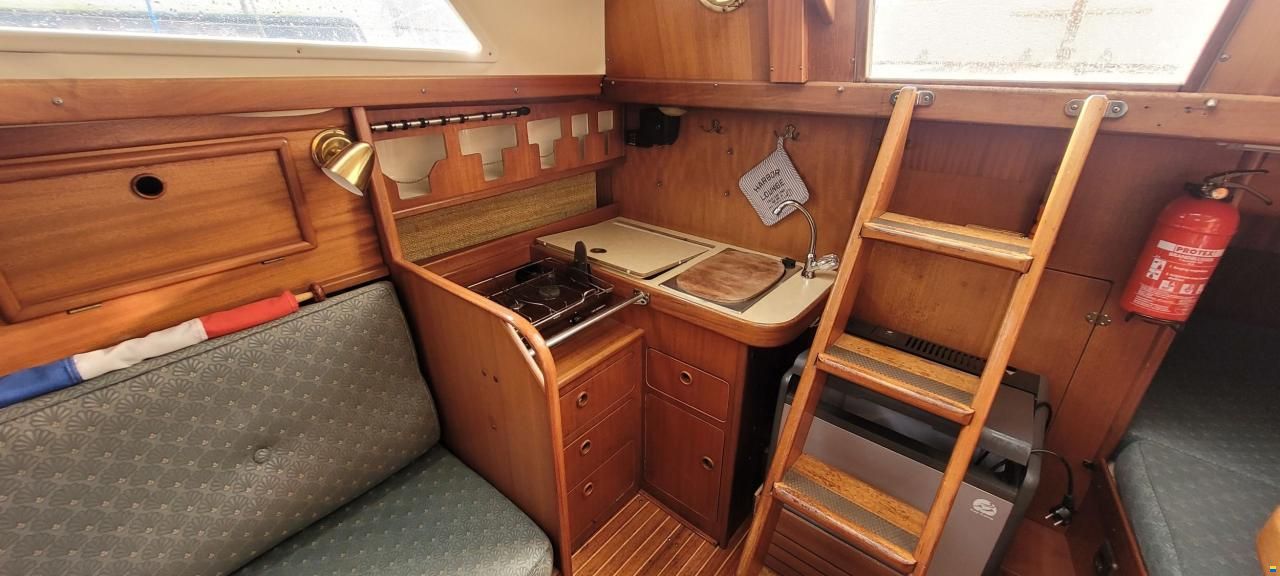Bavaria 890