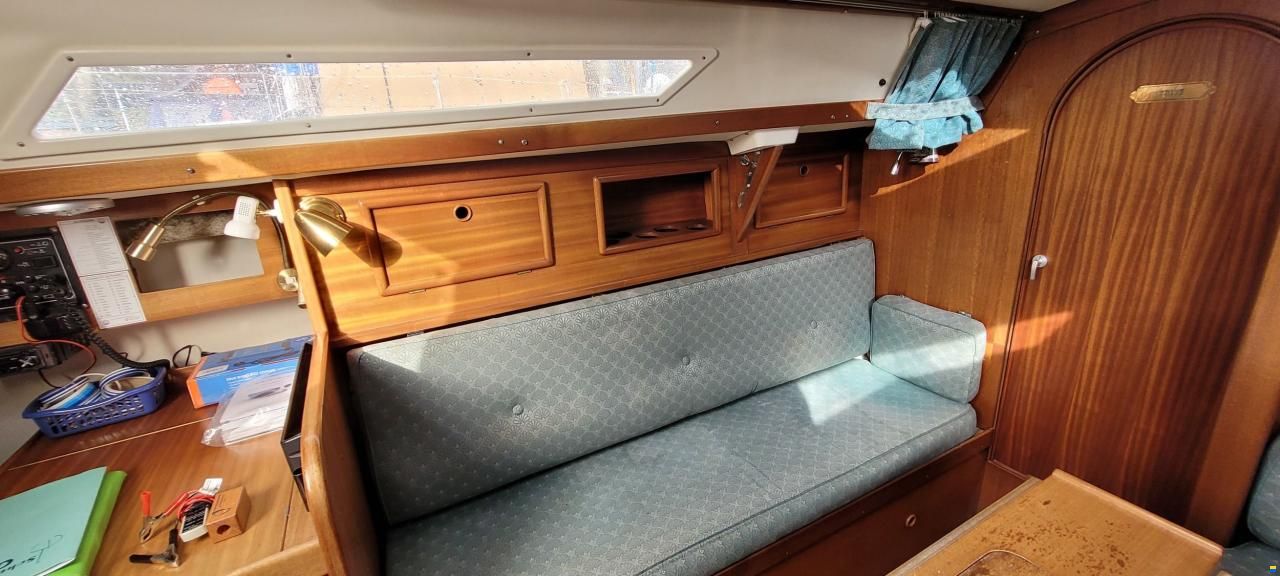 Bavaria 890