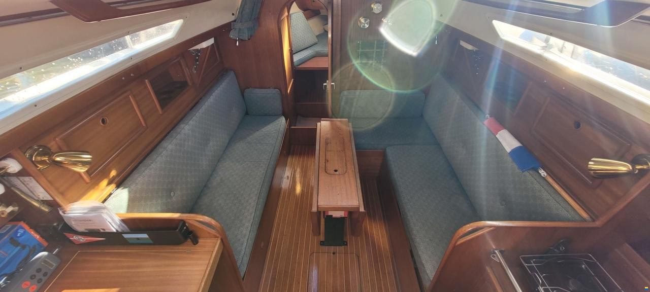 Bavaria 890
