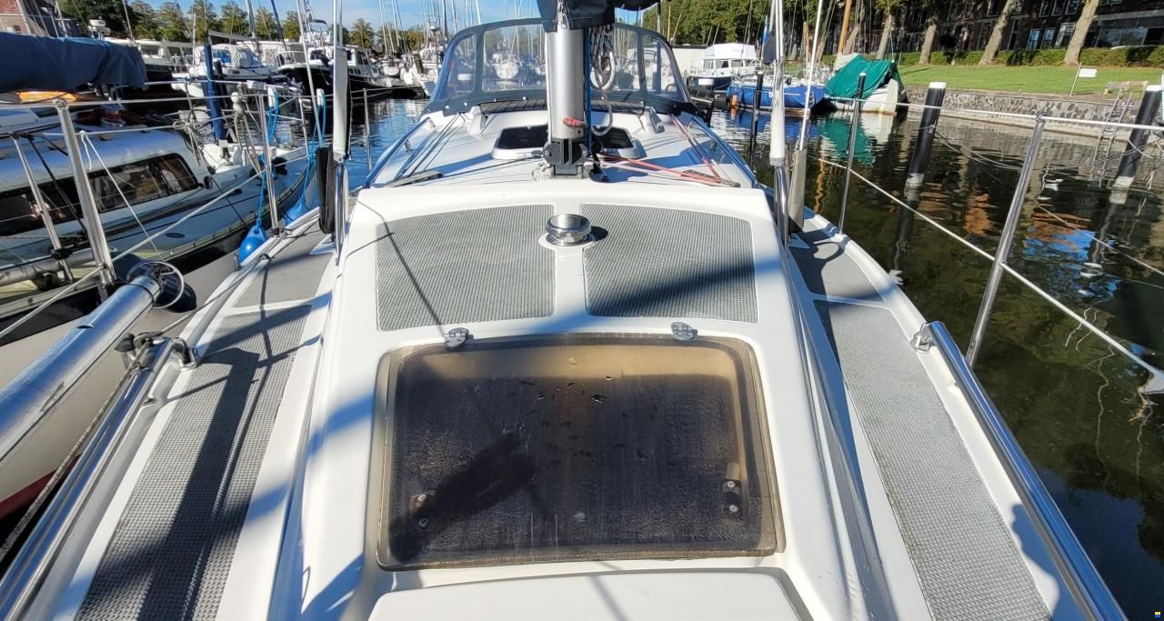 Bavaria 890