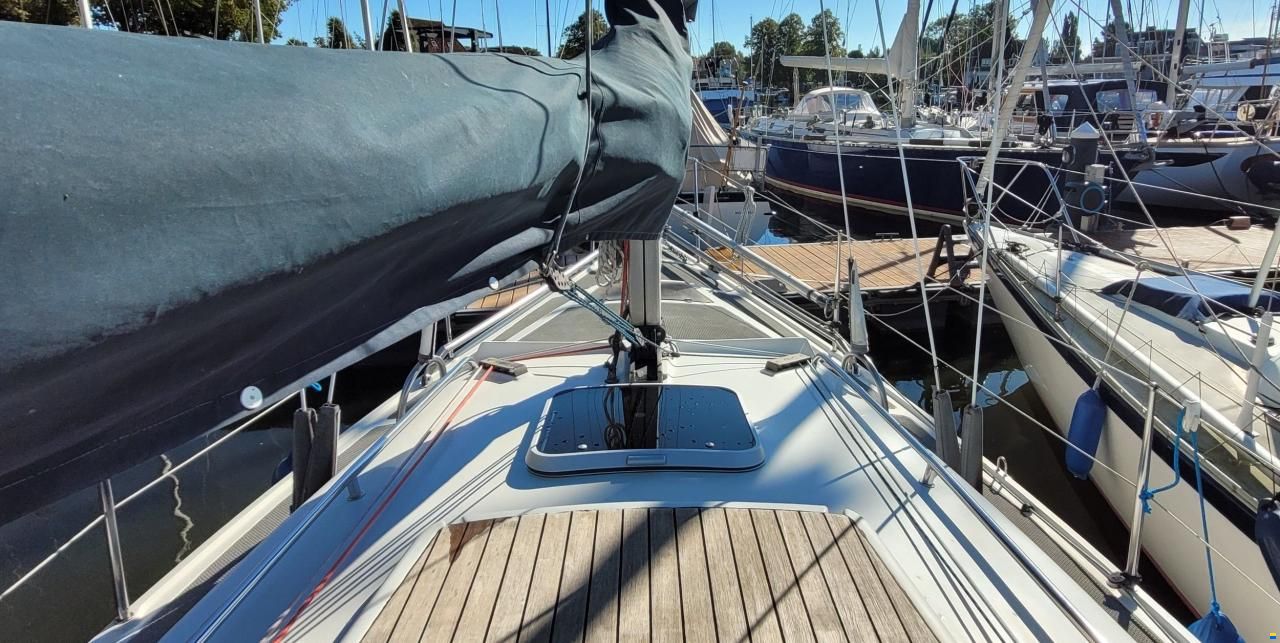Bavaria 890