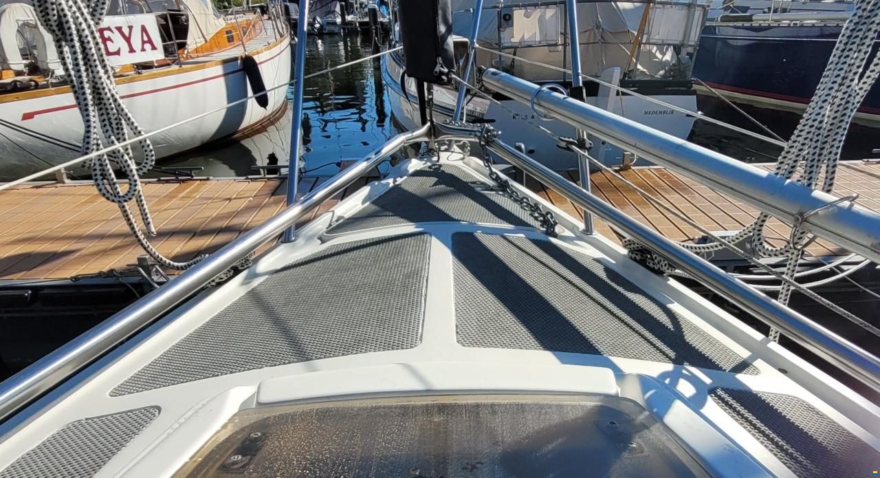 Bavaria 890