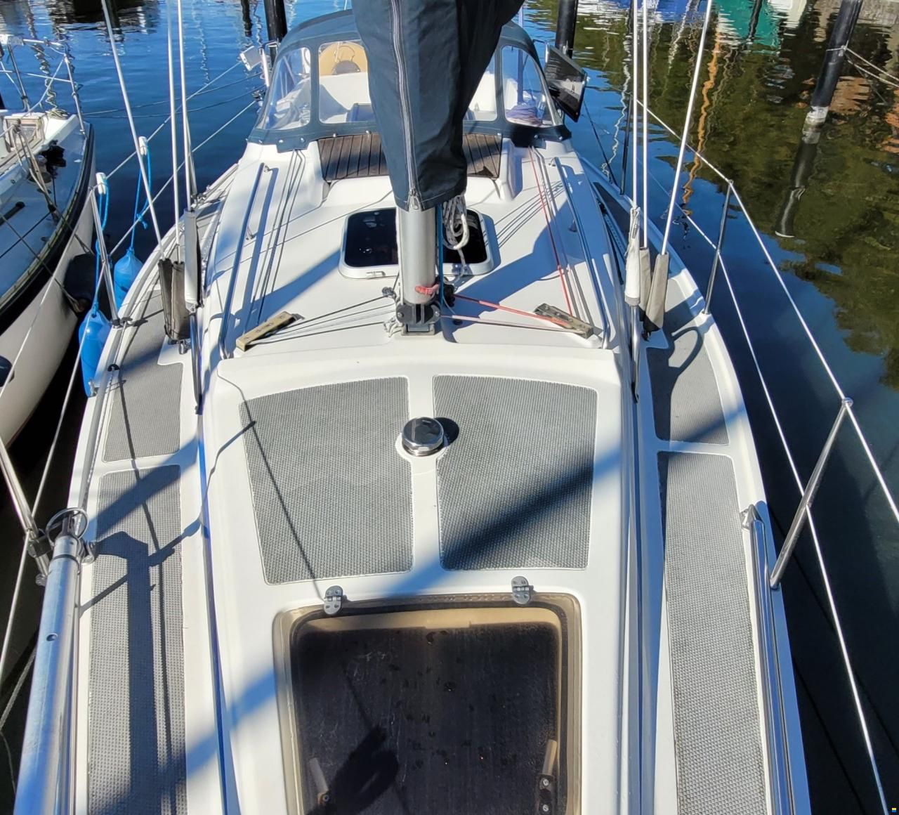Bavaria 890