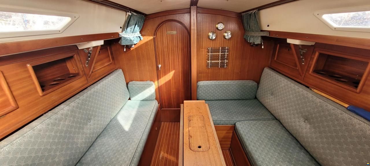 Bavaria 890