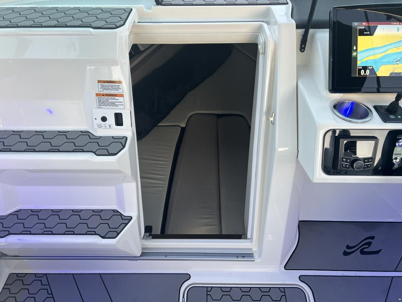 Sea Ray 250 SSE