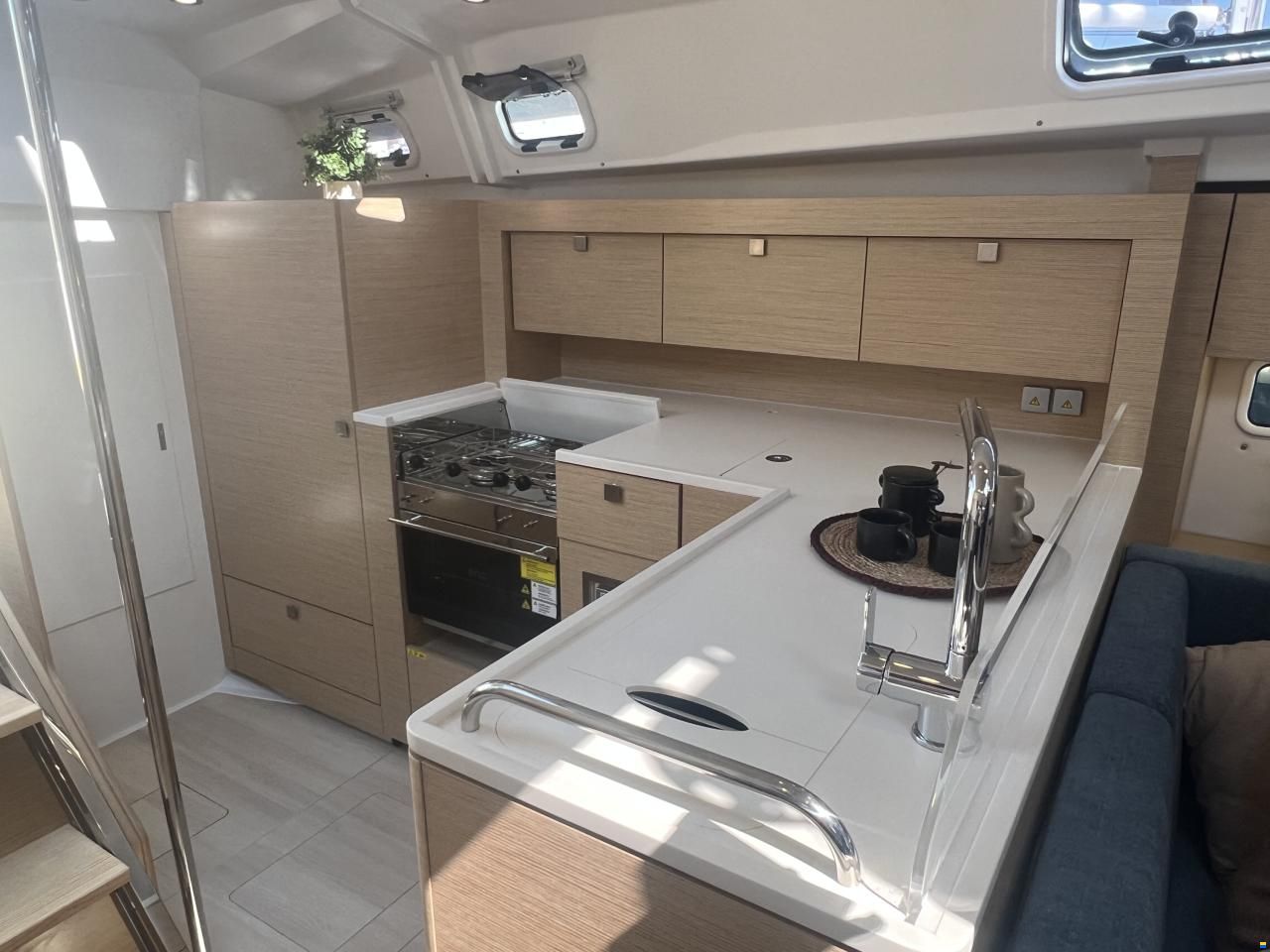 Hanse 410 NEU auf Bestellung, segelklar zu Was