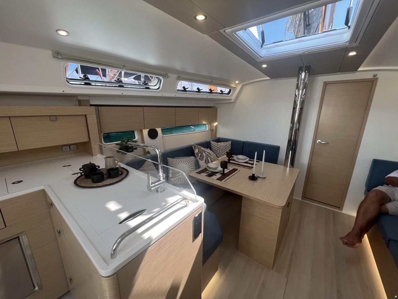 Hanse 410 NEU auf Bestellung, segelklar zu Was