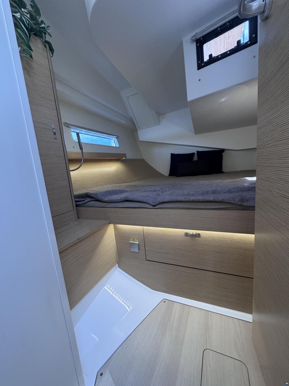 Hanse 410 NEU auf Bestellung, segelklar zu Was
