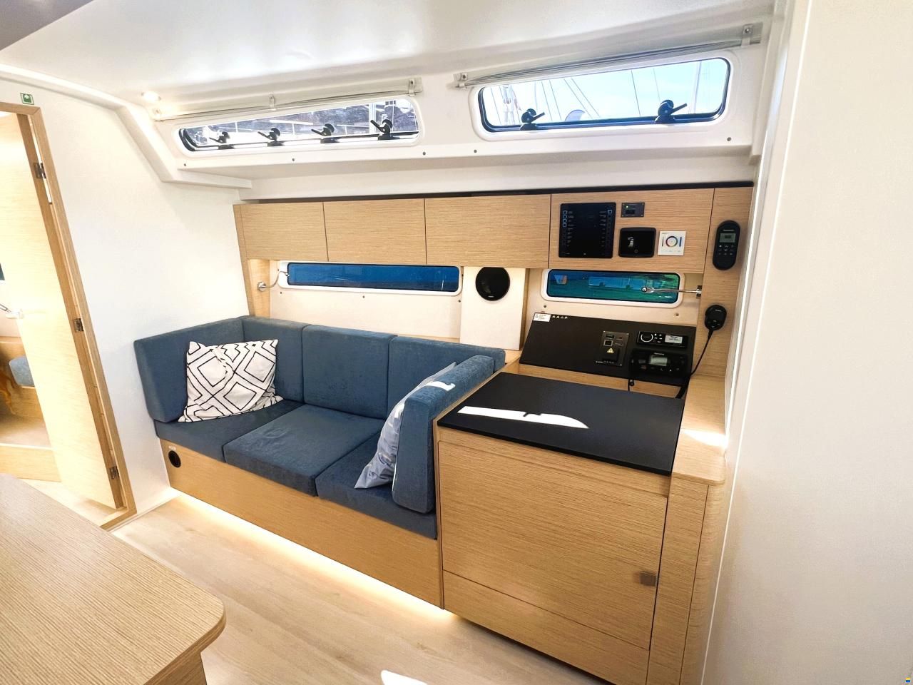 Hanse 410 NEU auf Bestellung, segelklar zu Was