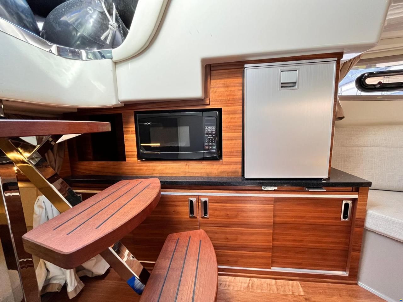 Sea Ray 320 Sun Dancer