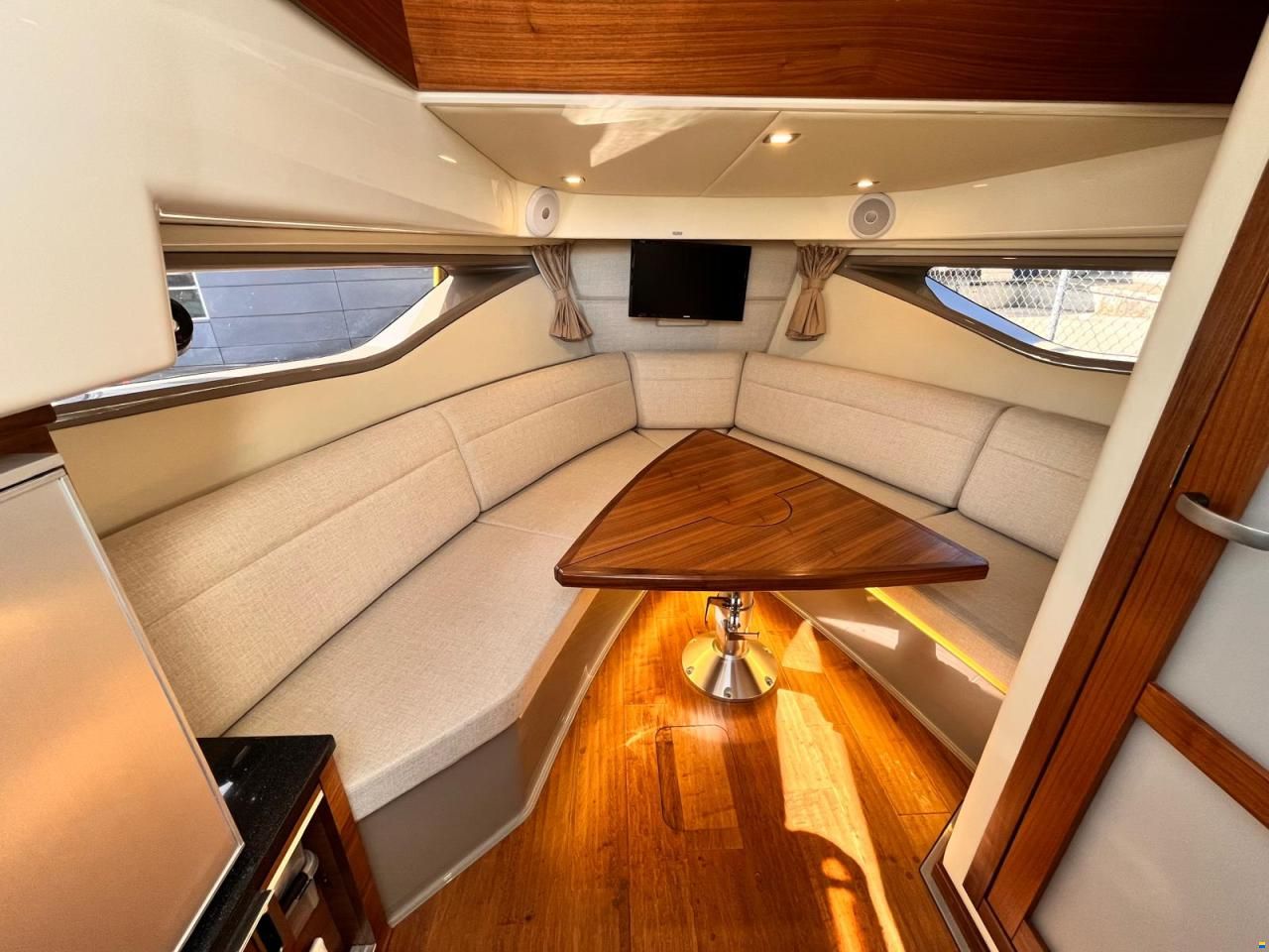 Sea Ray 320 Sun Dancer
