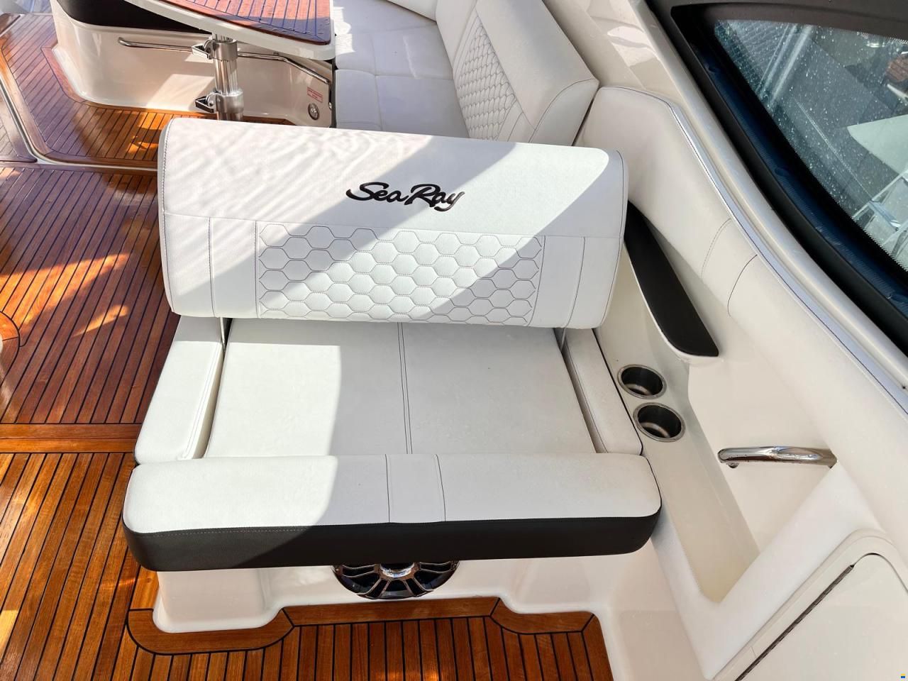 Sea Ray 320 Sun Dancer