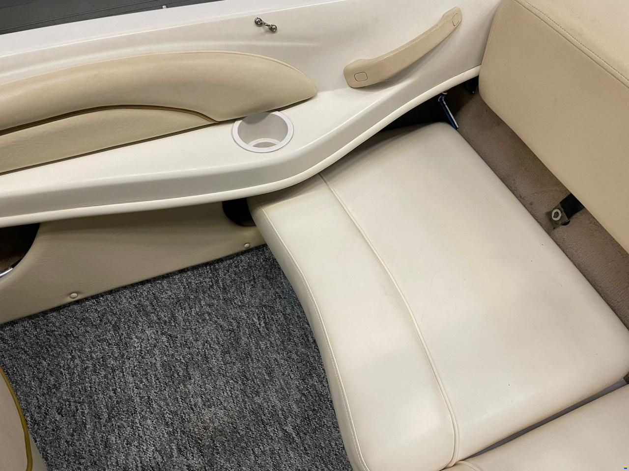 Sea Ray 180 Closed Bow