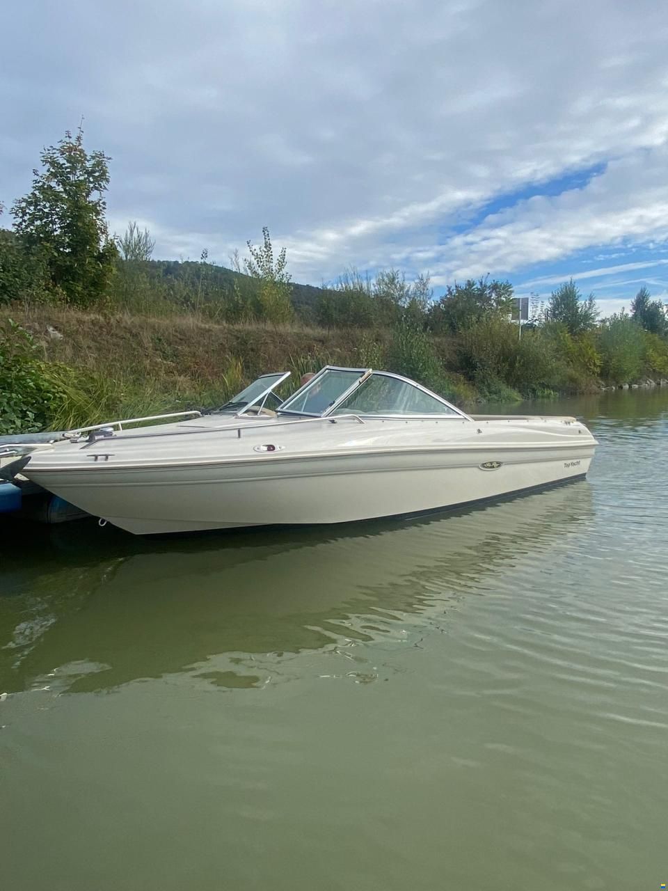 Sea Ray 180 Closed Bow