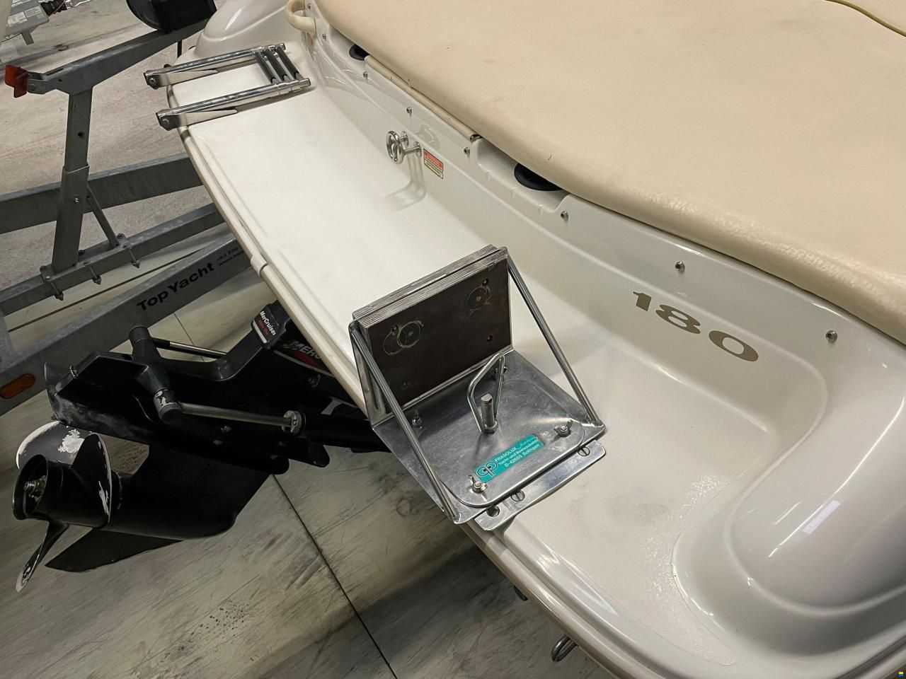 Sea Ray 180 Closed Bow
