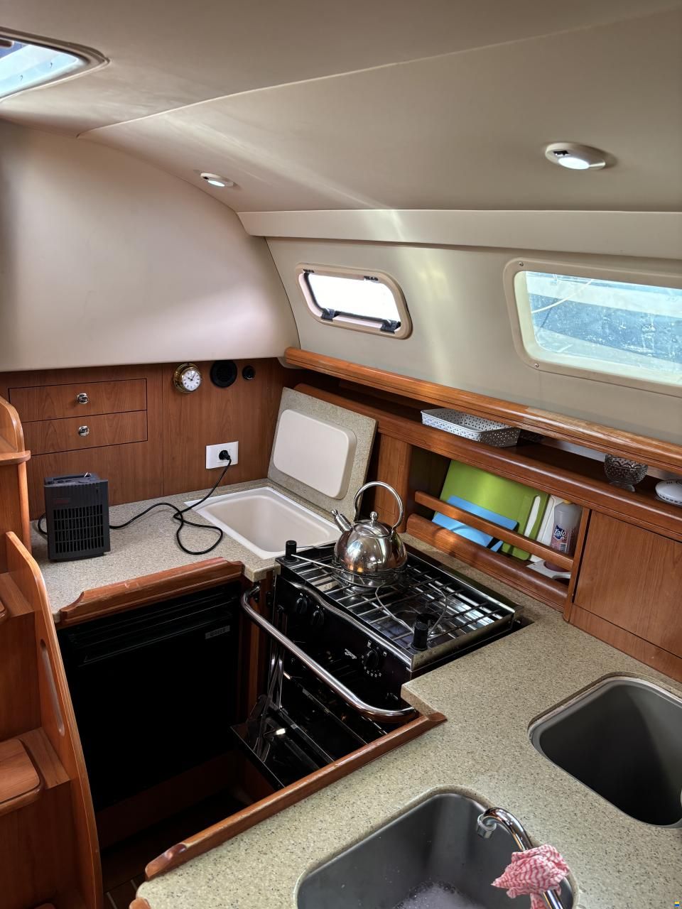 Hunter 33