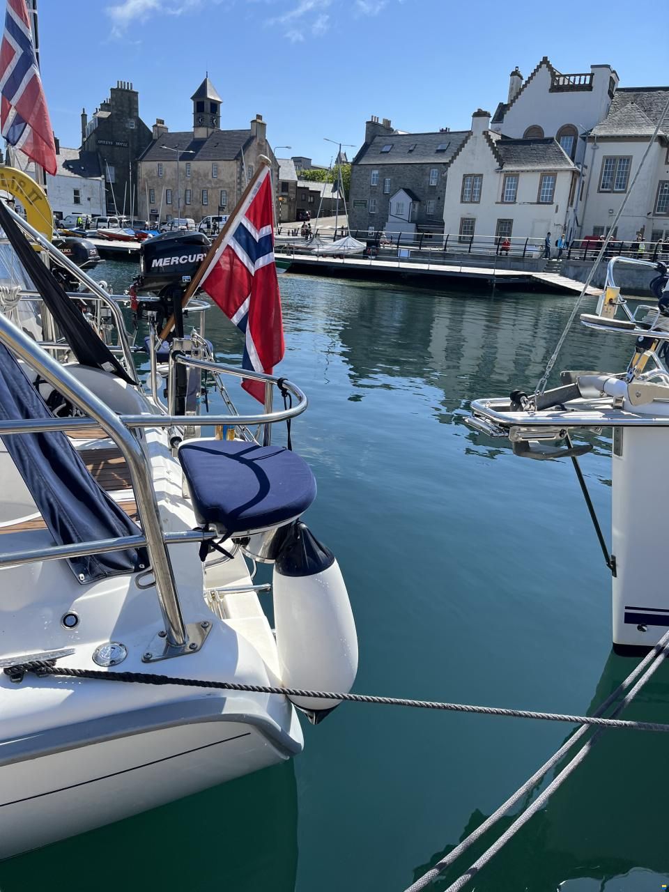Hunter 33