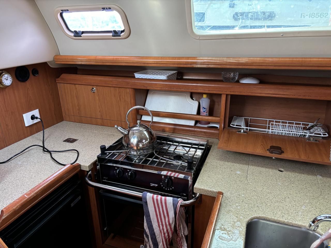 Hunter 33