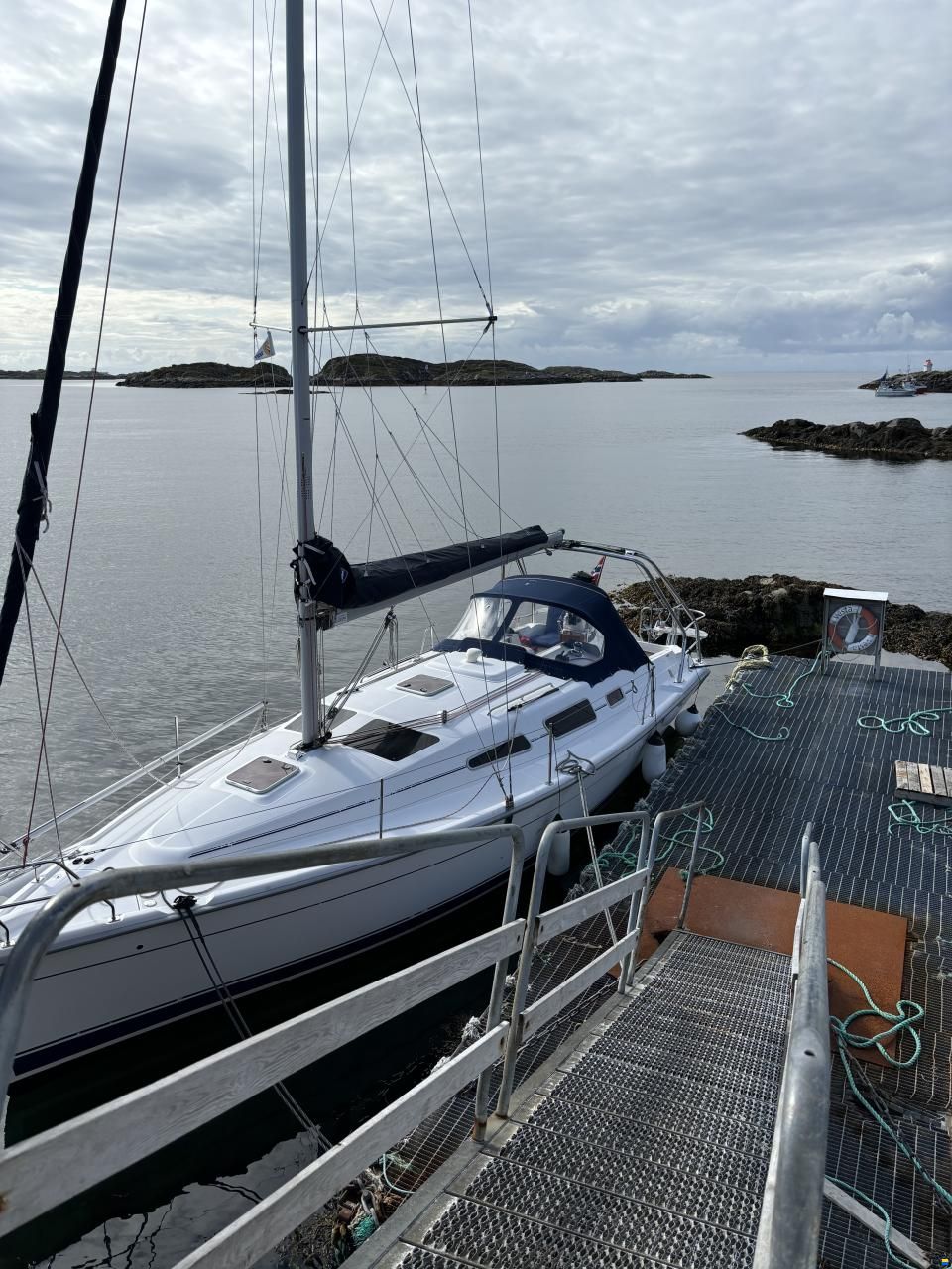 Hunter 33