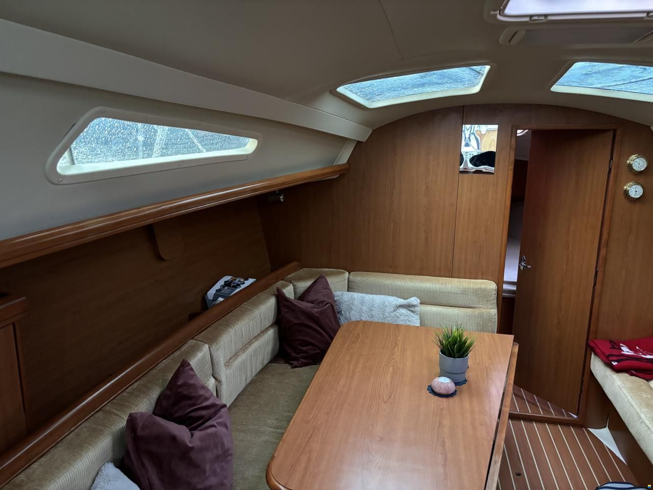Hunter 33