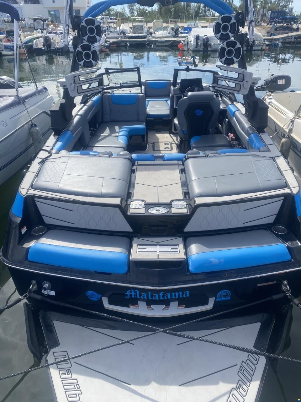 Malibu M220