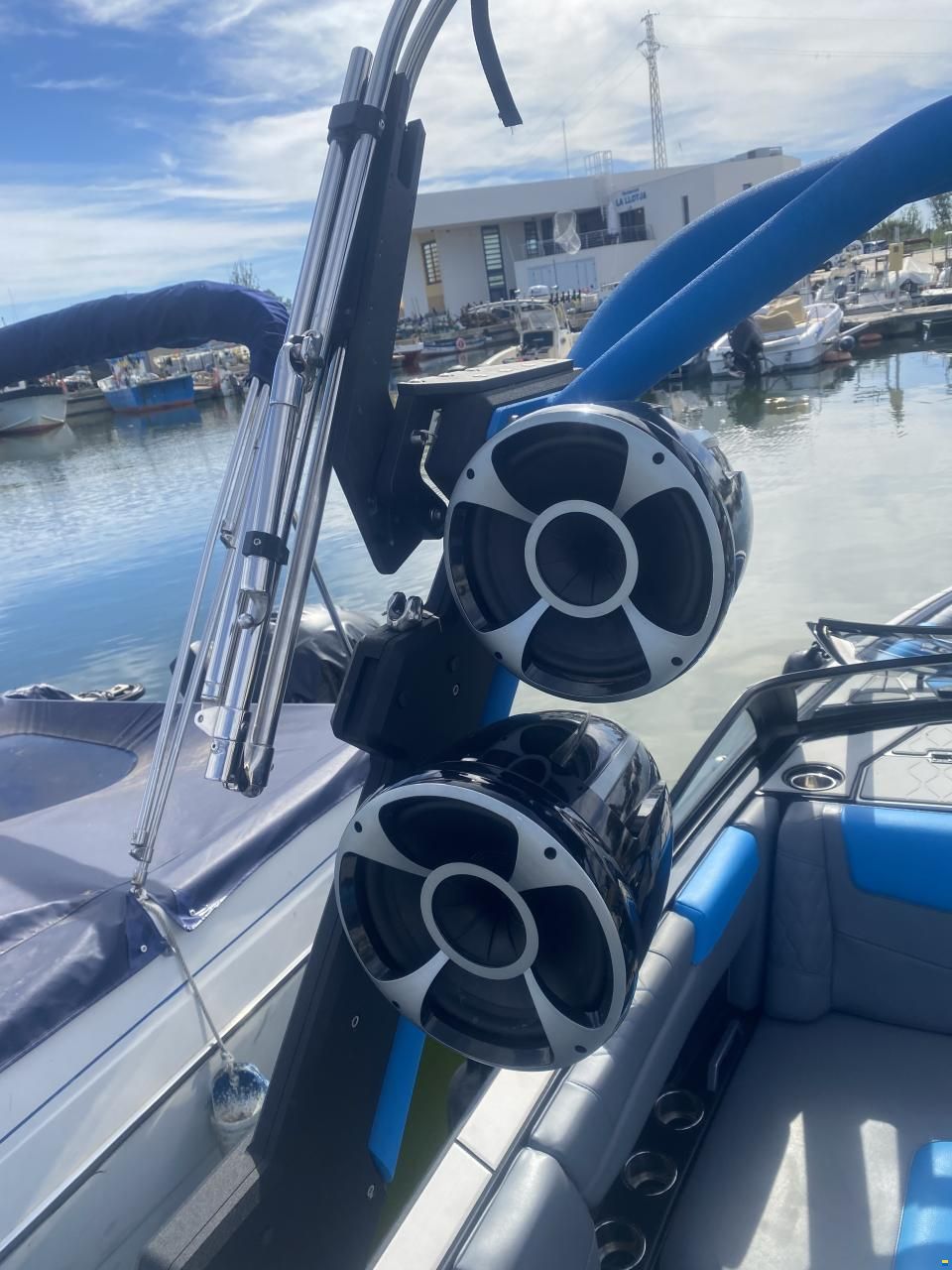 Malibu M220
