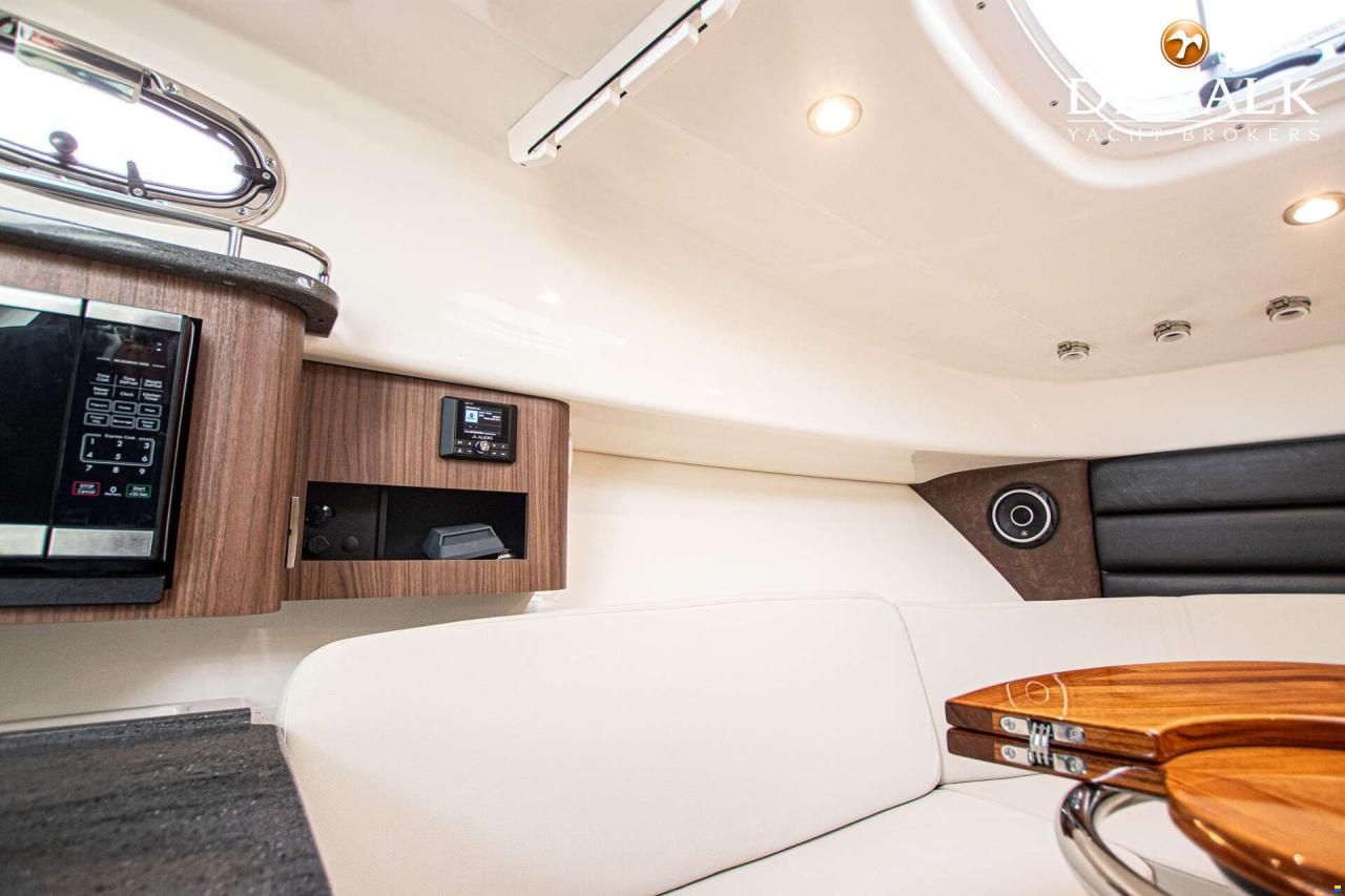Boston Whaler 285 Conquest Pilothouse