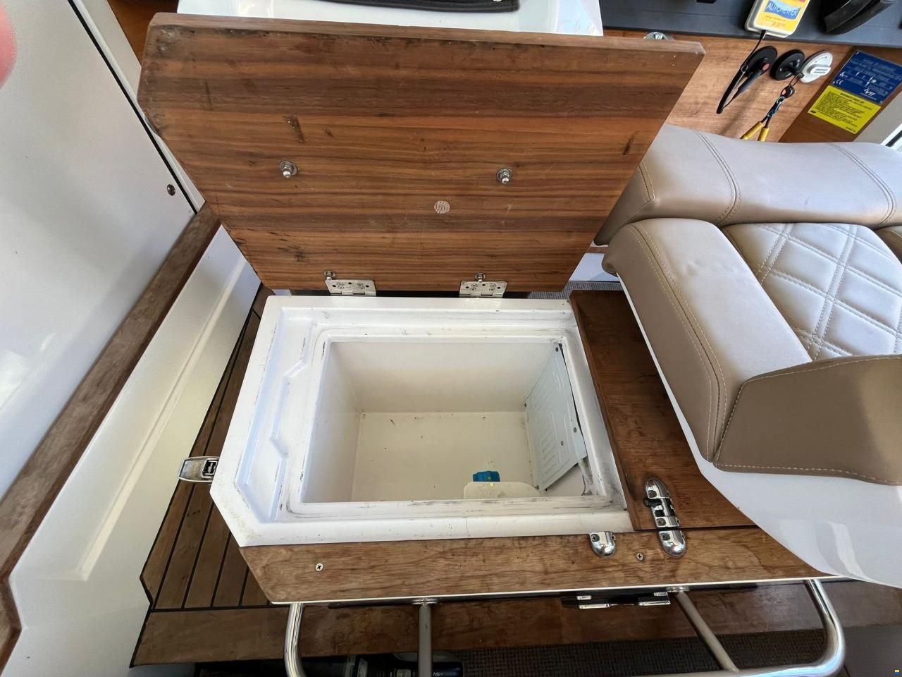 Axopar 28 Cabin
