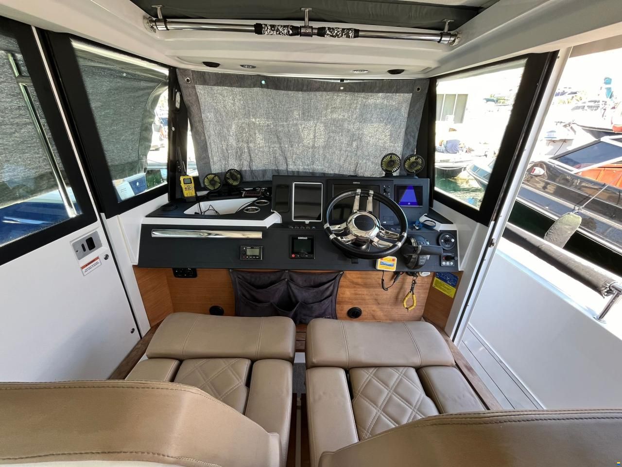 Axopar 28 Cabin