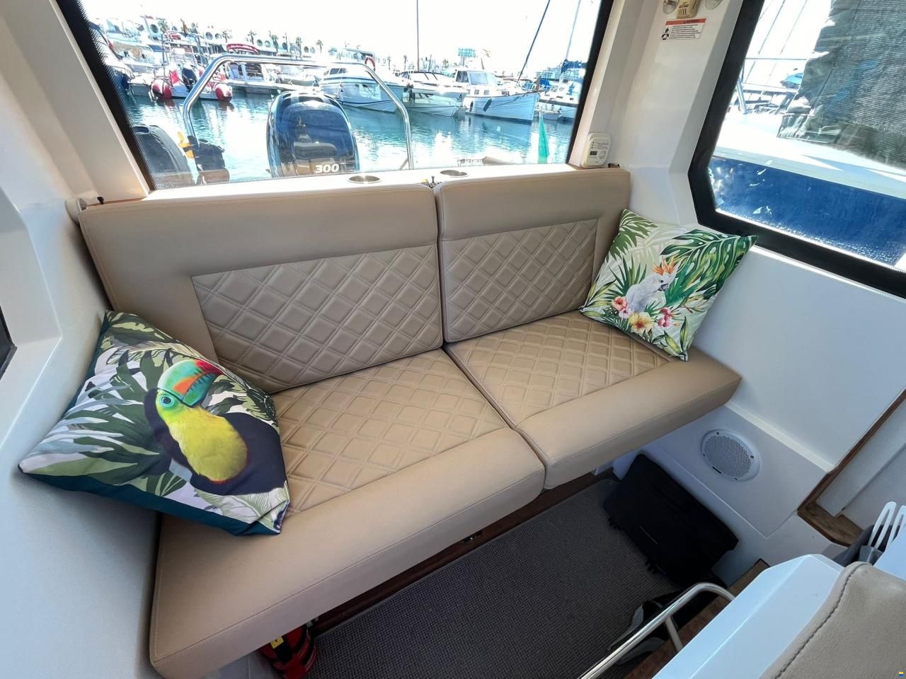 Axopar 28 Cabin
