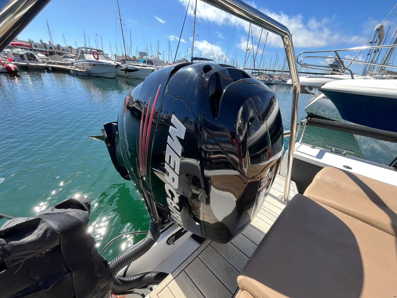 Axopar 28 Cabin