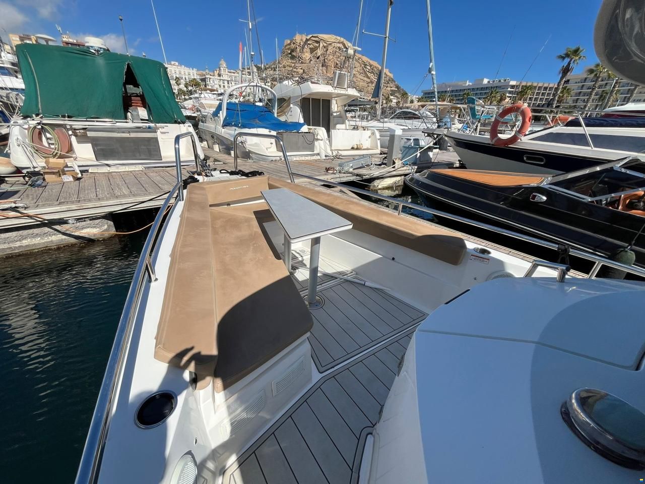 Axopar 28 Cabin