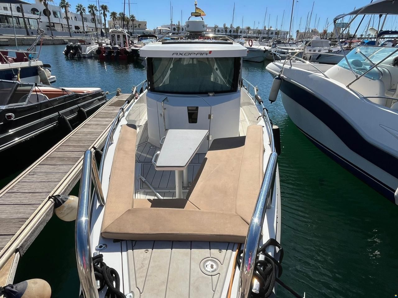 Axopar 28 Cabin