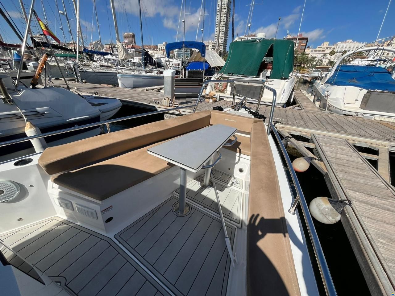 Axopar 28 Cabin