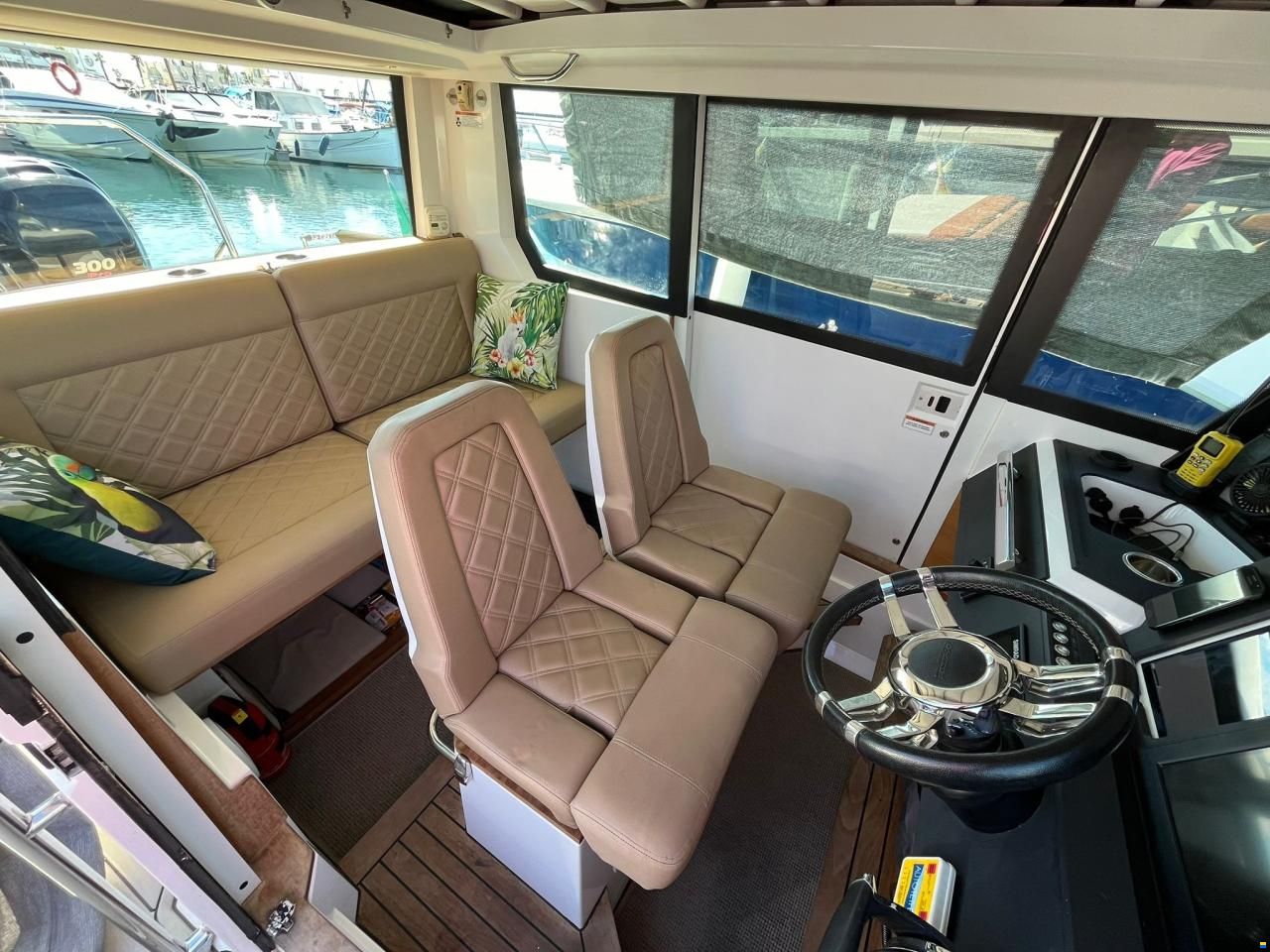 Axopar 28 Cabin