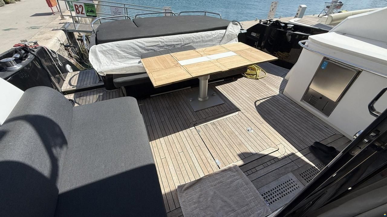 Sunseeker 64 PREDATOR - 2011