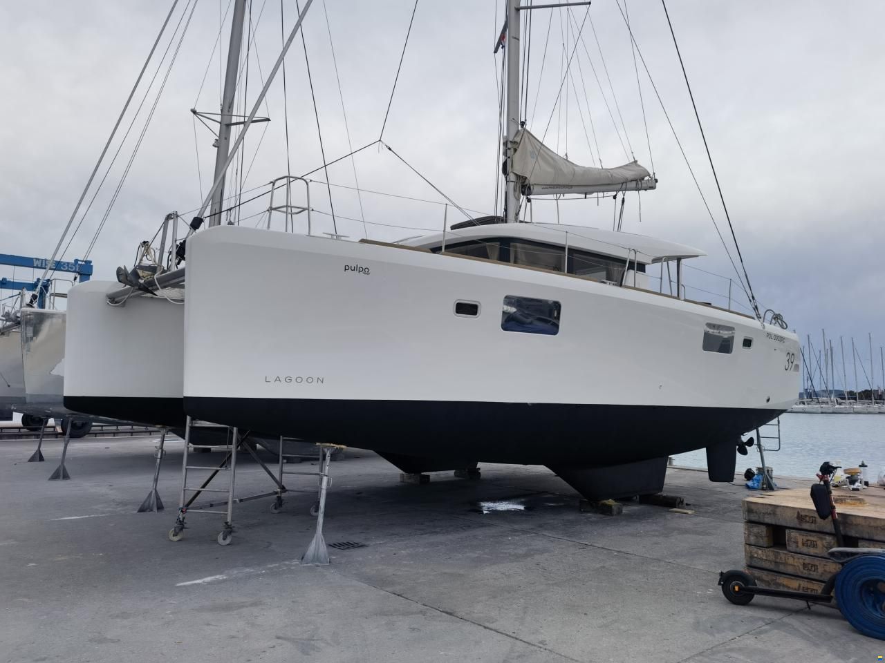 Lagoon 39