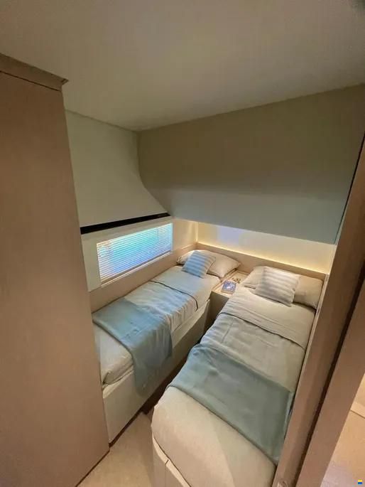 Azimut Seadeck 6