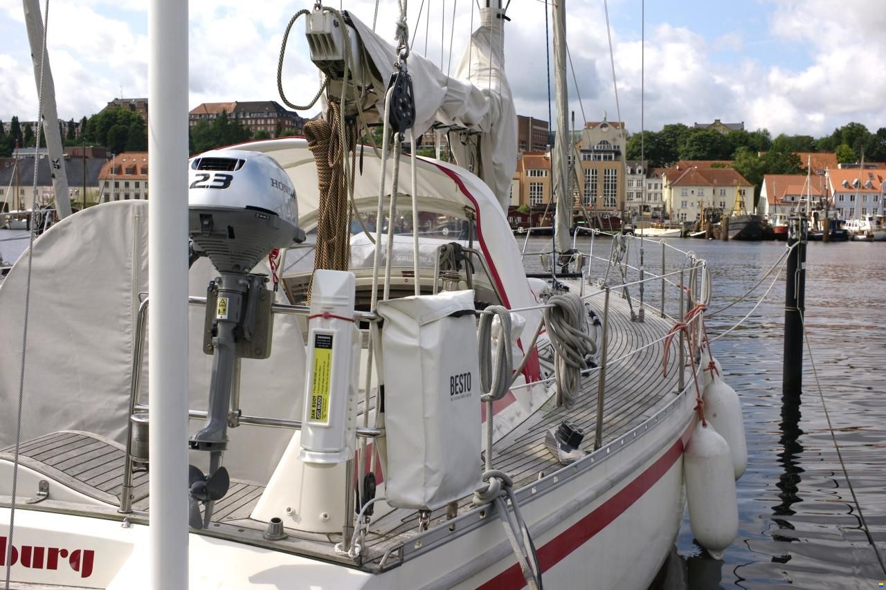 Helmsman 43