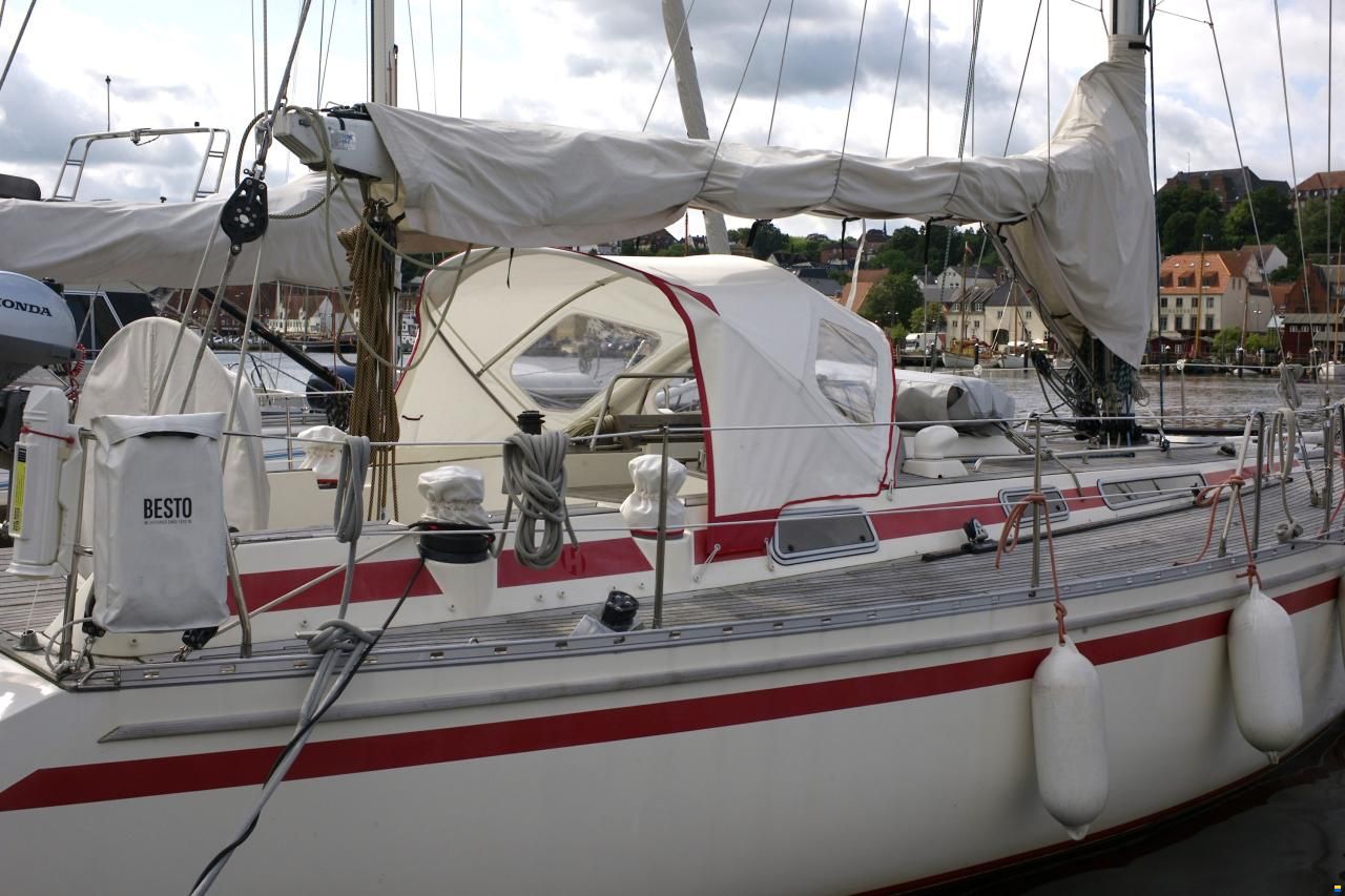 Helmsman 43