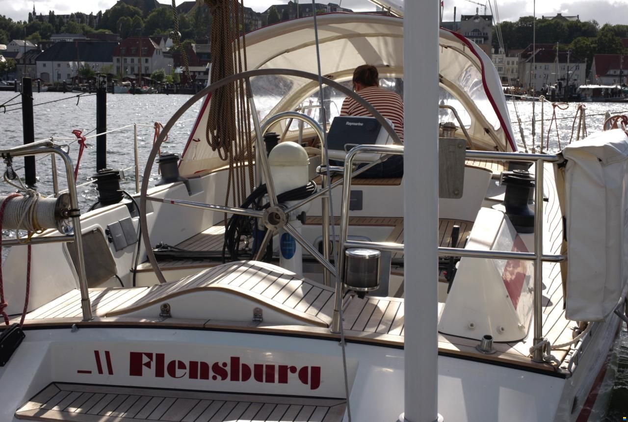 Helmsman 43
