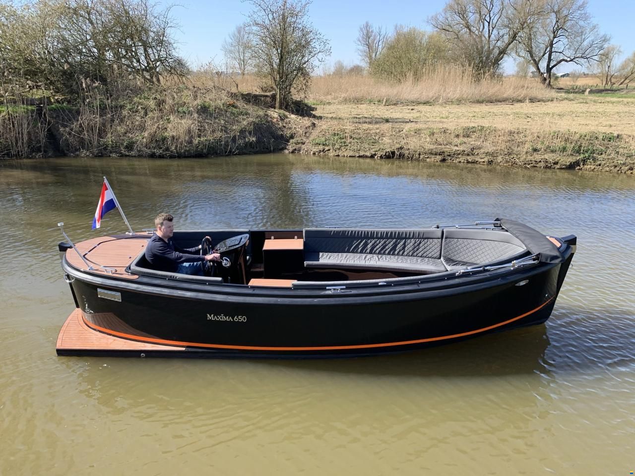 Maxima 650 Flying Lounge