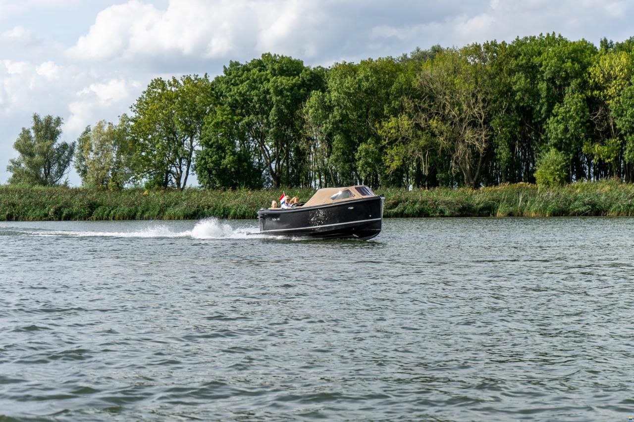 Maxima 650 Flying Lounge