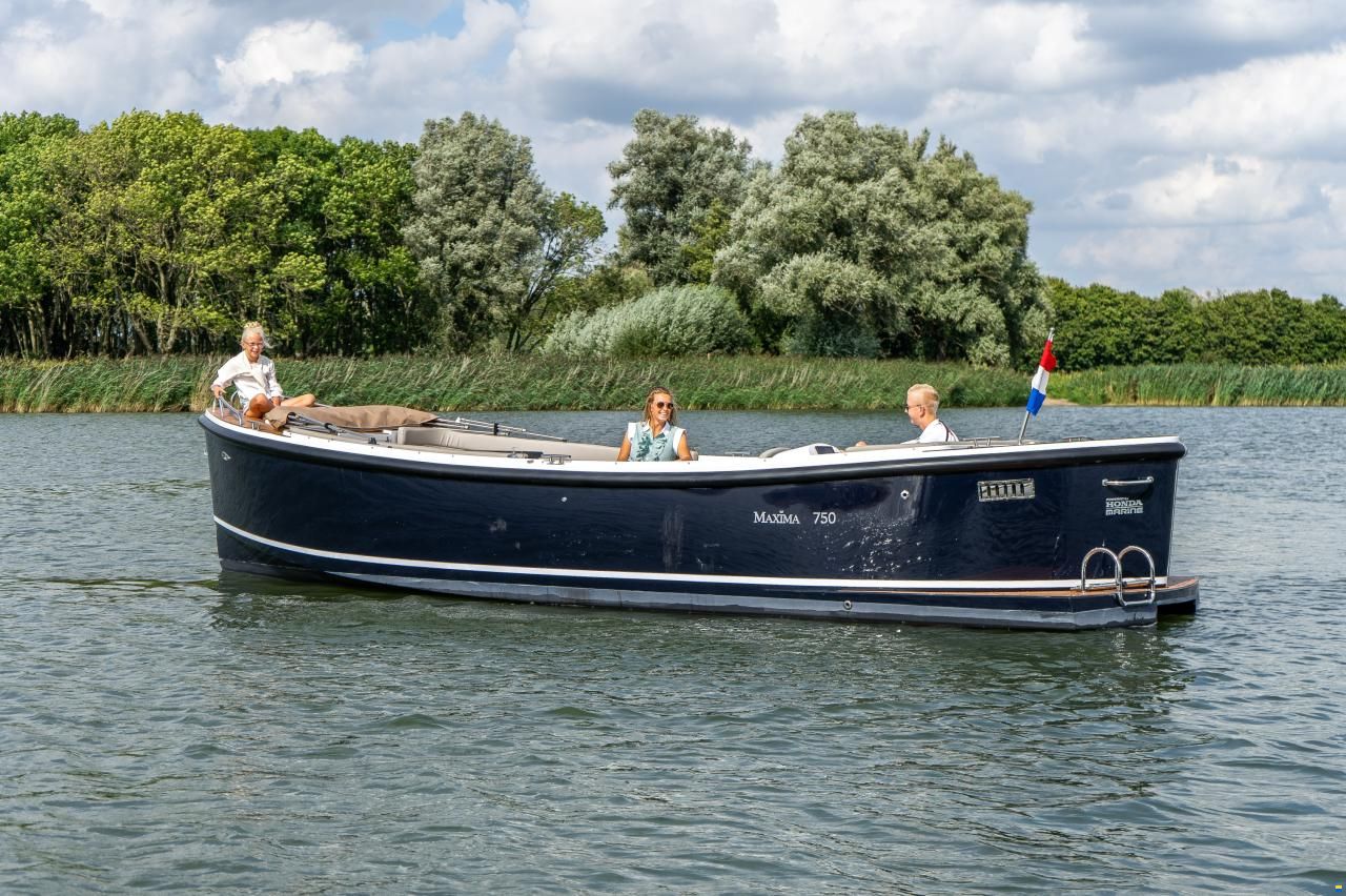 Maxima 750 Flying Lounge
