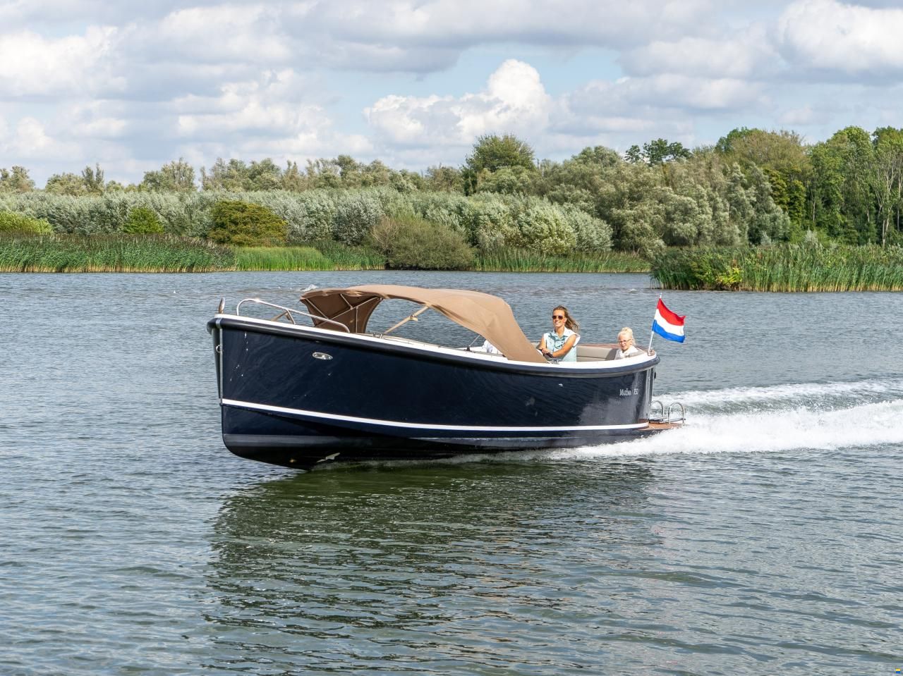 Maxima 750 Flying Lounge