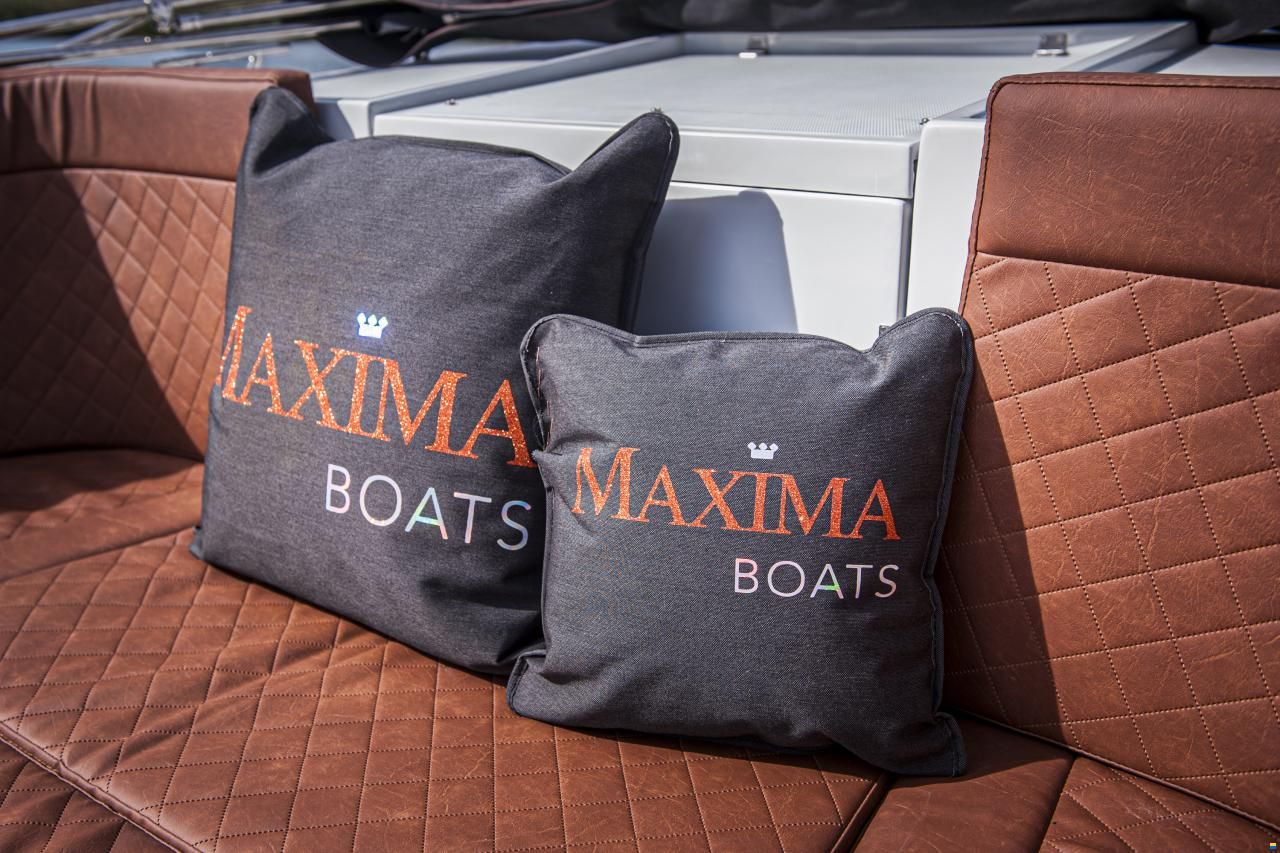 Maxima 750 Flying Lounge