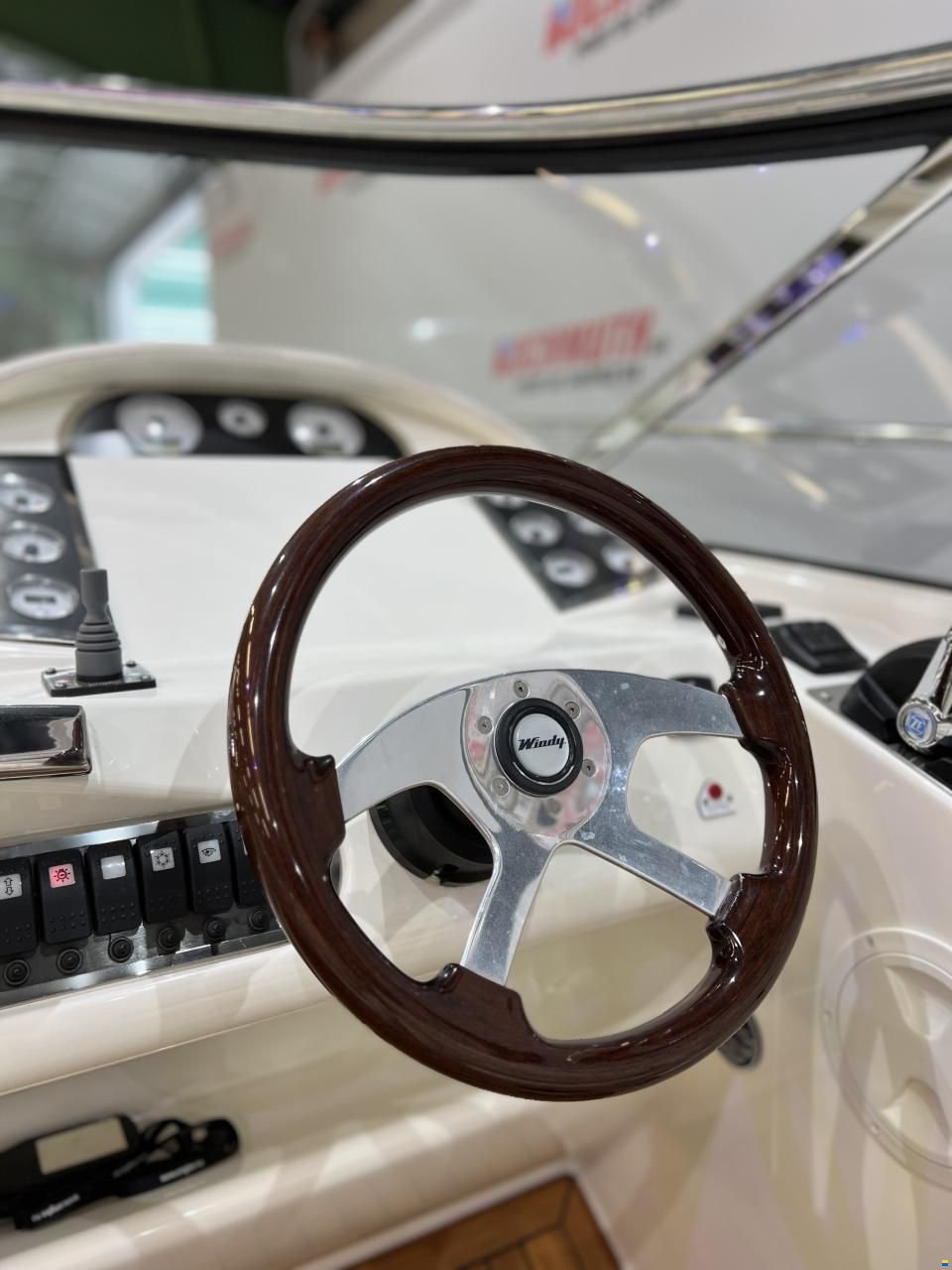 Windy 32 Grand Tornado