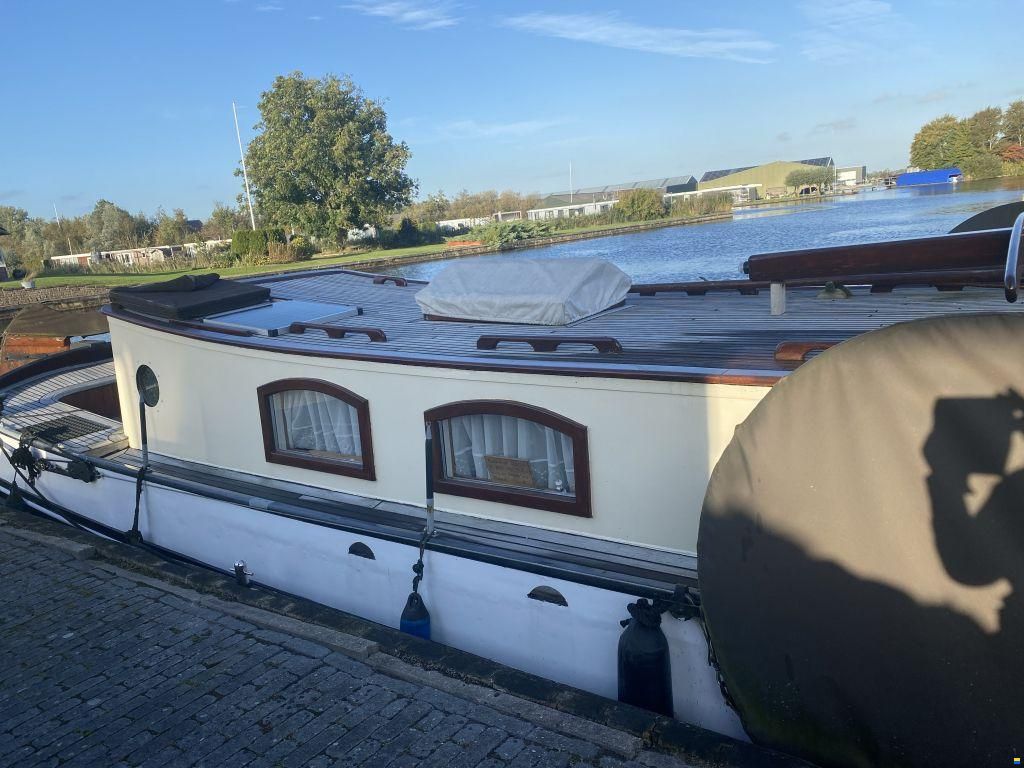 Motortjalk, woonschip
