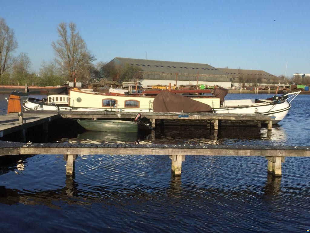 Motortjalk, woonschip