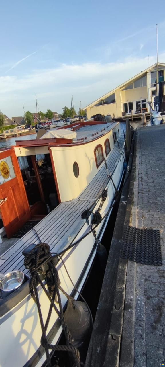 Motortjalk, woonschip